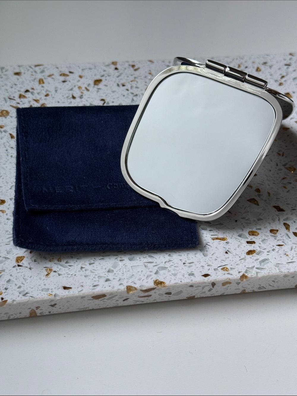 Merit Cosmetics Travel Compact Mirror - Picture 4 of 5